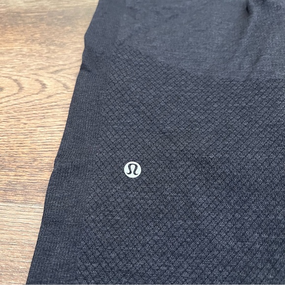 Lululemon Seamlessly Street Crop Capri Black 17” size Leggings - Picture 3 of 5